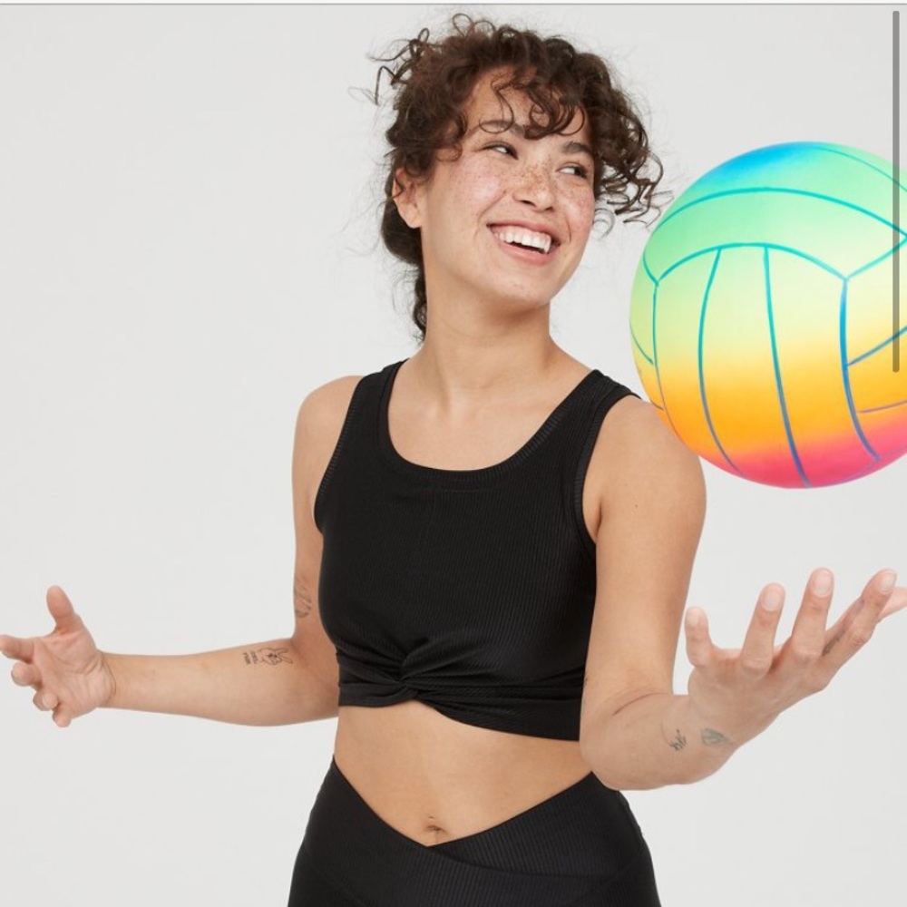 NWT ribbed shine twist front sports bra